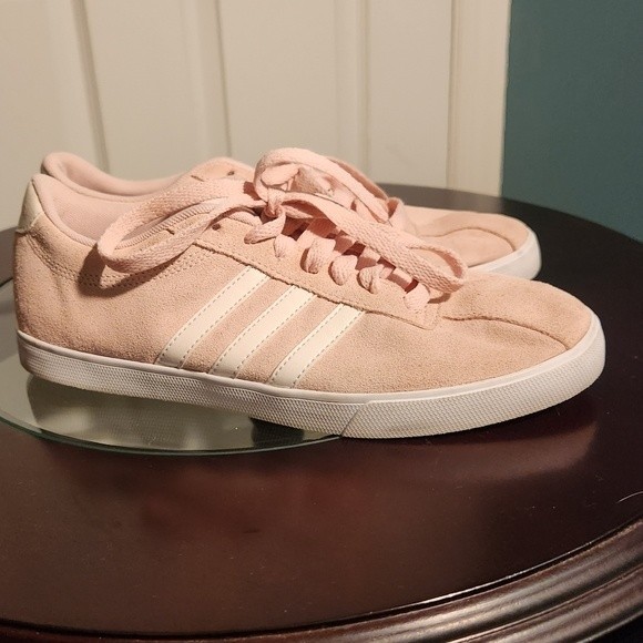 Adidas women's blush suede sneaker Note: small spot - Picture 4 of 8